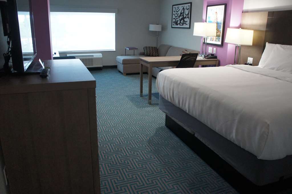 La Quinta Inn & Suites By Wyndham Lafayette Oil Center Værelse billede